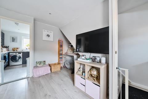 31 Abinger Close, North Holmwood, Dorking, RH5 4TB