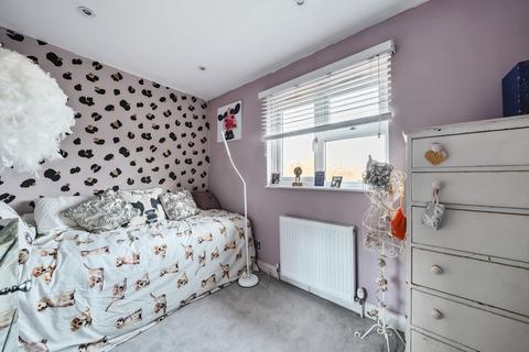 31 Abinger Close, North Holmwood, Dorking, RH5 4TB