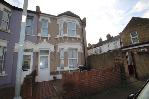 3 bedroom house to rent, Henley Road  Ilford