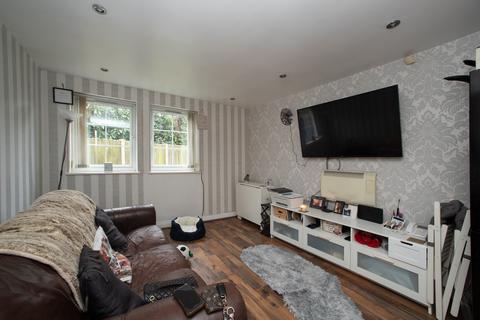 4 bedroom flat for sale, Bradford Road, Tingley WF3