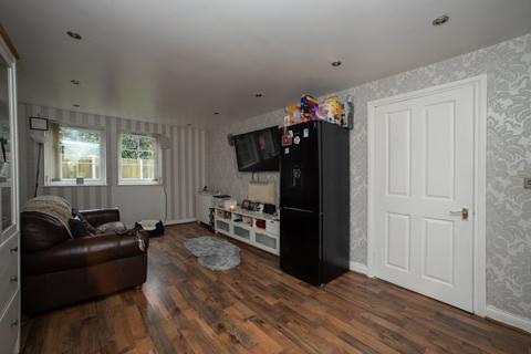 4 bedroom flat for sale, Bradford Road, Tingley WF3