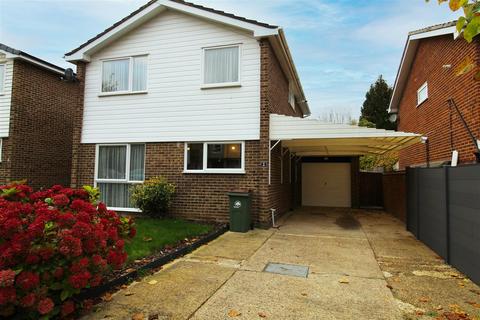 4 bedroom detached house to rent, York Road, Cheam, Sutton