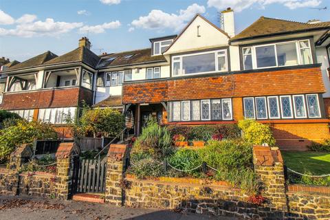 3 bedroom apartment for sale, Grand Parade, Leigh-On-Sea