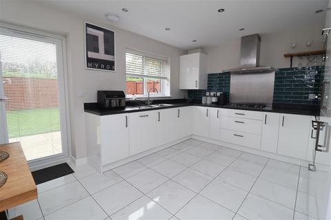 3 bedroom semi-detached house for sale, Rose Tree Place, Shireoaks, Worksop S81