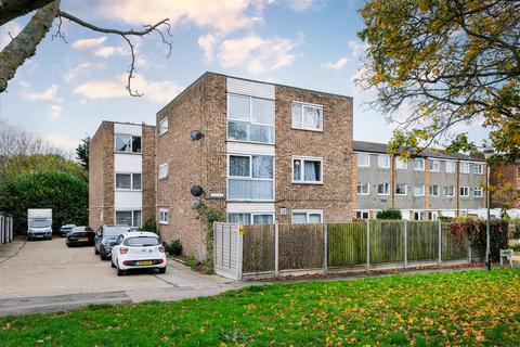 2 bedroom flat for sale, Ronver Lodge, Chingford