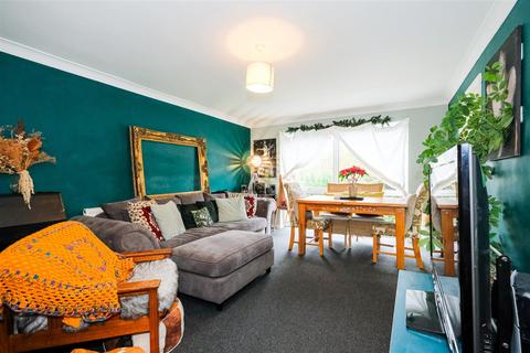 Flat 8, Ronver Lodge Newgate Street, London, E4 6JF