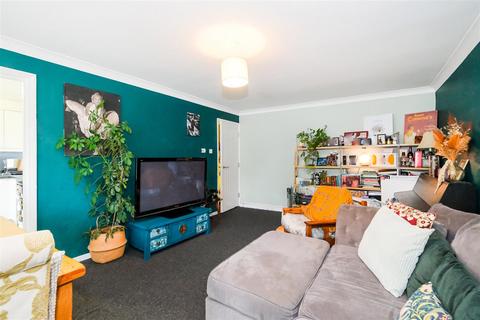 Flat 8, Ronver Lodge Newgate Street, London, E4 6JF