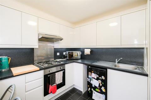 Flat 8, Ronver Lodge Newgate Street, London, E4 6JF