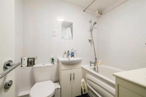 Flat 8, Ronver Lodge Newgate Street, London, E4 6JF