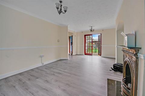 2 bedroom terraced house to rent, Fitzstephens Road, Essex