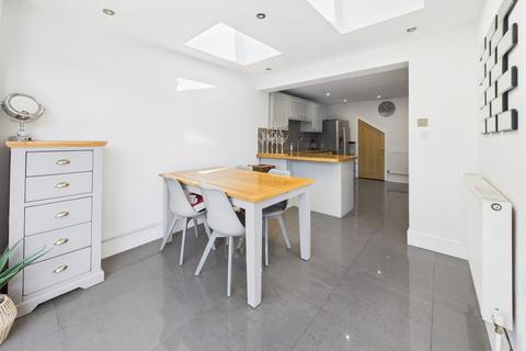 6 Burleigh Croft, Hucclecote, Gloucester, GL3 3DP