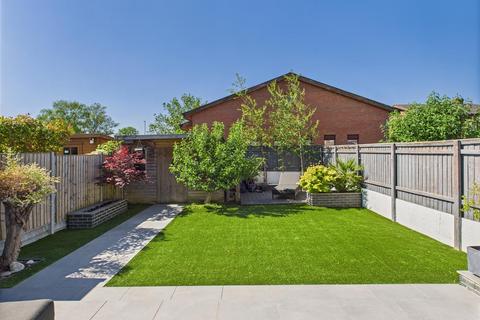 6 Burleigh Croft, Hucclecote, Gloucester, GL3 3DP