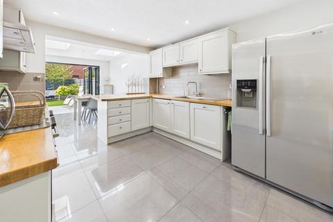 6 Burleigh Croft, Hucclecote, Gloucester, GL3 3DP