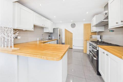 6 Burleigh Croft, Hucclecote, Gloucester, GL3 3DP