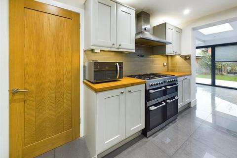 6 Burleigh Croft, Hucclecote, Gloucester, GL3 3DP