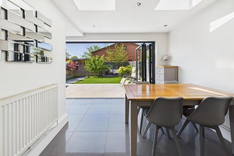 6 Burleigh Croft, Hucclecote, Gloucester, GL3 3DP