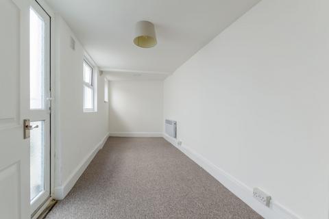 2 bedroom flat to rent, Cavendish Place, Eastbourne