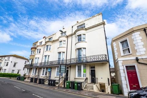 2 bedroom flat to rent, Cavendish Place, Eastbourne