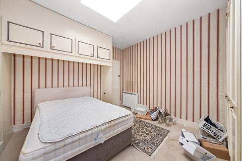 2 bedroom mews for sale, Russell Gardens Mews, London, W14