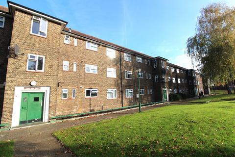 2 bedroom apartment to rent, Oundle House, Montgomery Crescent, RM3