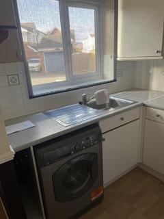 2 bedroom end of terrace house to rent, Palace Close, Slough