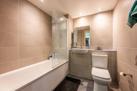 1 bedroom flat for sale, Barking Road, Canning Town, London, E16