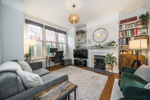 2 bedroom maisonette for sale, Yukon Road, London SW12