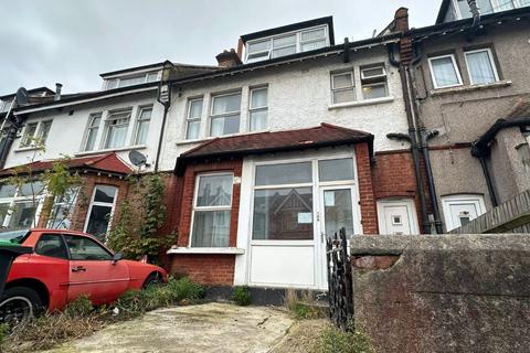 7 bedroom terraced house for sale, 126 Melfort Road, Thornton Heath, Surrey, CR7 7RP