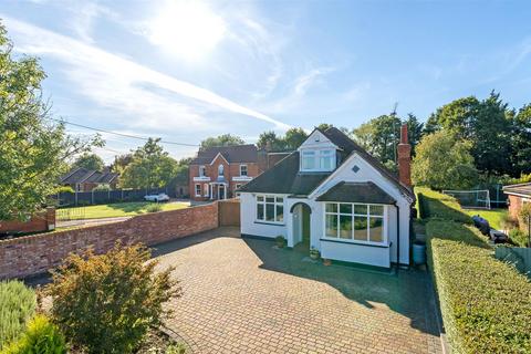 3 bedroom chalet for sale, Davis Street, Hurst, Berkshire, RG10 0TH