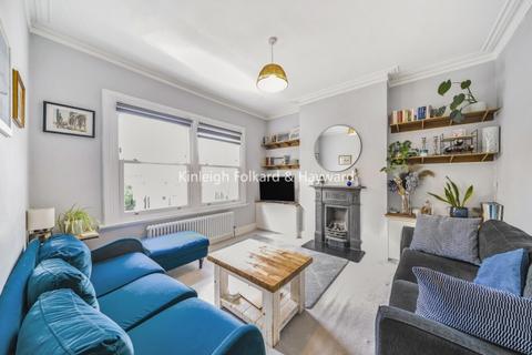 2 bedroom flat to rent, Blackshaw Road London SW17