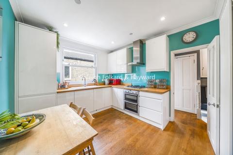 2 bedroom flat to rent, Blackshaw Road London SW17