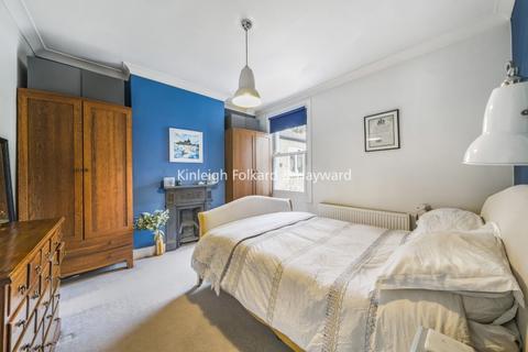 2 bedroom flat to rent, Blackshaw Road London SW17