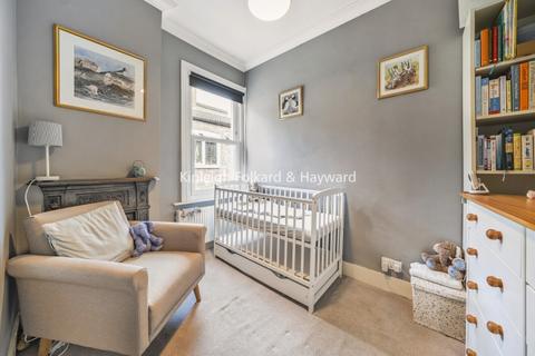 2 bedroom flat to rent, Blackshaw Road London SW17