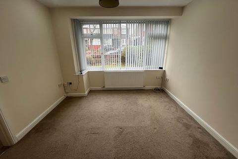 3 bedroom semi-detached house to rent, Agecroft Road West, Manchester