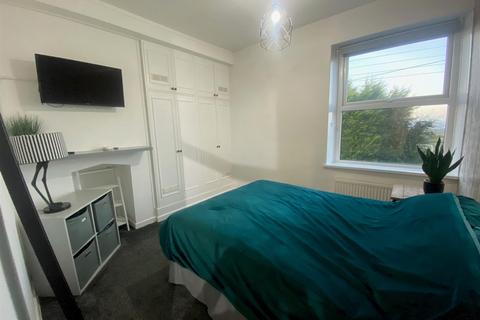 2 bedroom house to rent, Luddenden Place, Queensbury, Bradford