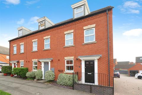 3 bedroom end of terrace house for sale, Maye Dicks Road, Rushden NN10