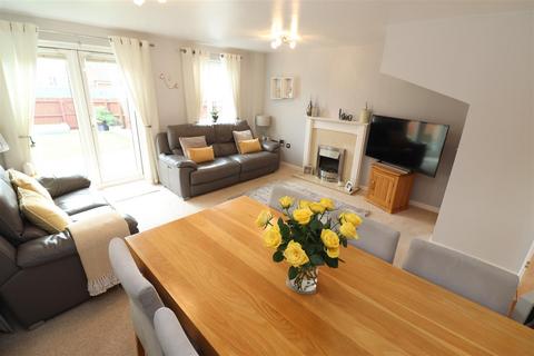 3 bedroom end of terrace house for sale, Maye Dicks Road, Rushden NN10