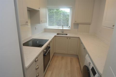 2 bedroom apartment to rent, Oatlands Drive, Weybridge KT13