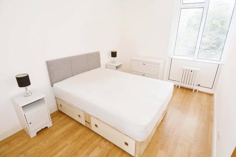 1 bedroom flat to rent, Churchill Gardens, London SW1V