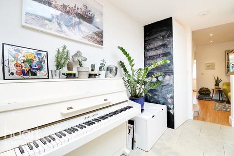 137 Wellington Road, Forest Gate, London, E7 9BT