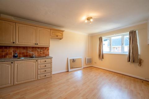 1 bedroom flat to rent, Legion Road, Hayling Island PO11