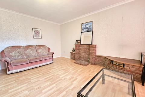 2 bedroom flat to rent, Aldborough Road, Ilford IG3