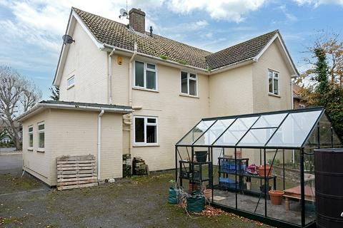 4 bedroom detached house for sale, The Fairway, Aldwick Bay Estate, Aldwick, Bognor Regis, West Sussex PO21