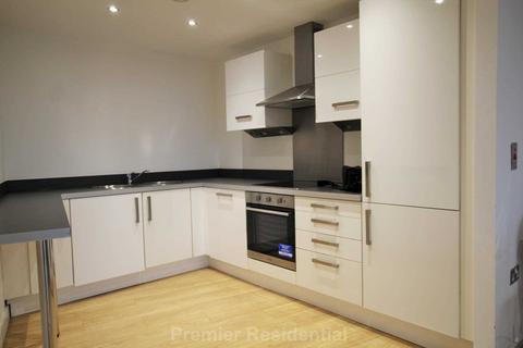 2 bedroom apartment to rent, Commercial Street, Manchester M15