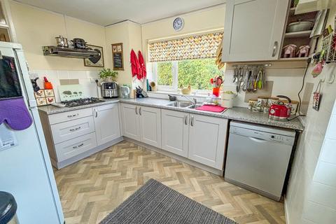 2 bedroom bungalow for sale, Burnham Road, Highbridge, Somerset, TA9