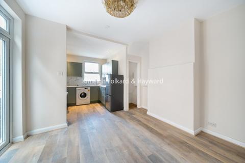 3 bedroom flat to rent, Renmuir Street London SW17