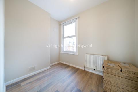 3 bedroom flat to rent, Renmuir Street London SW17