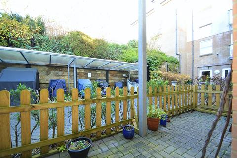 1 bedroom ground floor flat for sale, SUPERB GROUND FLOOR APARTMENT * SHANKLIN