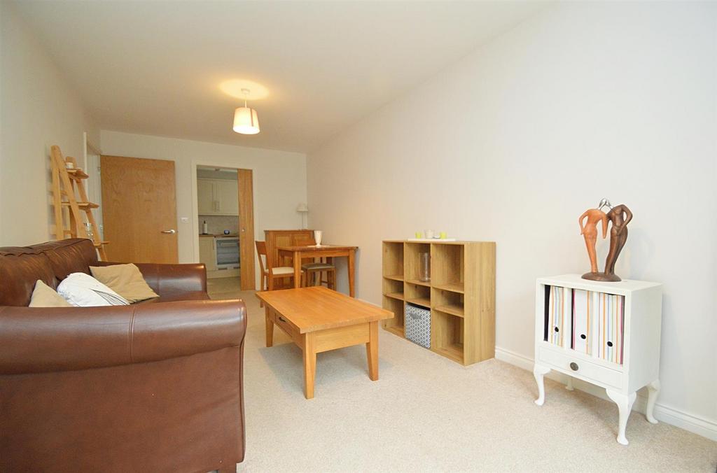Resized NEWLounge3.jpg