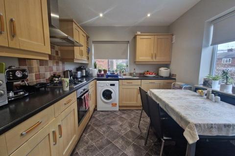 2 bedroom maisonette to rent, Heathfield, London E4